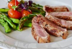 Via libera alla carne sintetica in USA: potrebbe arrivare nei piatti entro il 2020
