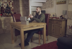 Lo spot di Natale più commovente è costato solo 50 euro. Eccolo