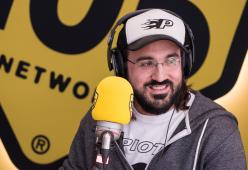 A 105 Mi Casa canta nel Casaoke il Piotta