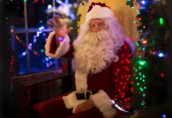 Maestra rivela ai bimbi che Babbo Natale non esiste e viene licenziata 