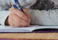 “Meno compiti per le vacanze di Natale”: l’annuncio del Ministro dell’Istruzione