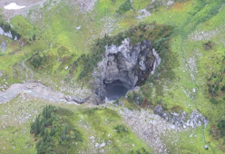 Canada: scoperta gigantesca caverna sotterranea mai esplorata
