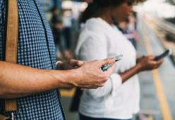 Una ricerca rivela: oggi le notizie si leggono più sui social che sui giornali