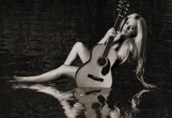 "Tell me it's over", il nuovo video di Avril Lavigne
