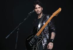 Fabrizio Moro annuncia quattro concerti nei palasport nel 2019