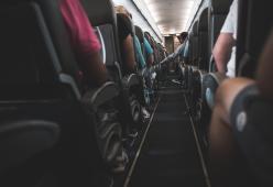 Battute sessiste nei confronti del comandante donna sul volo Torino-Bari