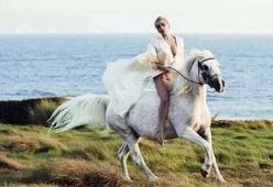 Il dolore di Lady Gaga: il suo amato cavallo sta morendo