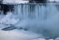 Le Cascate del Niagara ghiacciano: il panorama è davvero suggestivo