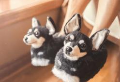 Ecco le  Cuddle Clones, le pantofole a forma dei vostri amici a 4 zampe
