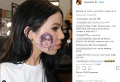 La cantante Kelsy Karte si tatua Harry Styles sul volto