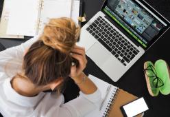 8 ore davanti al pc sono dannose per la salute mentale
