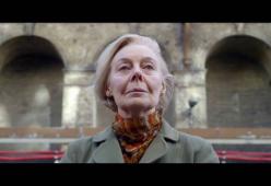 Lo fa ogni giorno da 12 anni per riascoltare la voce del marito morto