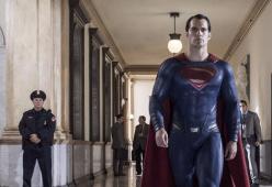 Interpreta Superman ma in realtà ha più muscoli: la foto fa il pieno di like