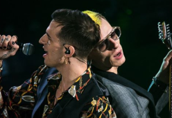 Perché il chitarrista di Achille Lauro ha suonato con il ciuccio in bocca?
