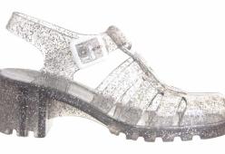 Tornano le Jelly Shoes e saranno il capo più cool dell'estate 2019
