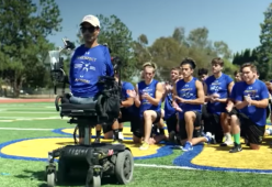 Ecco chi è Rob Mendez, il coach senza gambe né braccia diventato una star