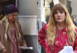 Drew Barrymore irriconoscibile: eccola trasformata sul set