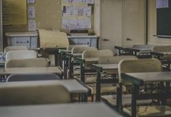 14enne pugnala la vice preside in classe