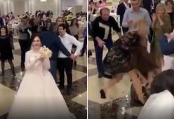 Sposa lancia il bouquet e alle sue spalle succede l'incredibile: il video