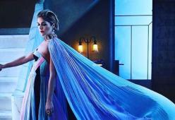 Selma Blair: red carpet col bastone, dopo la rivelazione sulla malattia
