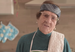 Le hit di Sanremo reinterpretate dalla nonna di Casa Surace: il video esilarante