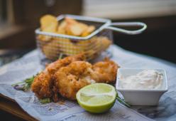 Il fritto misto è finito ma il cliente non ci sta: scoppia la rissa al ristorante 