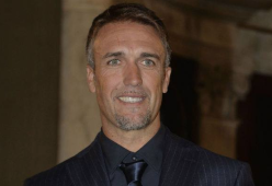 Batistuta, il figlio lavora in una copisteria: “Invece del lusso gli regalo la dignità”