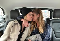 Cara Delevingne e Ashley Benson innamorate più che mai a Parigi