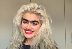 Sophia Hadjipanteli, la modella col mono-sopracciglio: “È un manifesto di diversità”