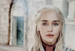 Emilia Clarke rivela: “Stavo per morire a causa di due aneurismi”
