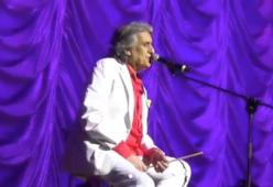 Paura per Toto Cutugno a Kiev: un uomo sale sul palco durante il concerto