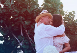 Bruce Willis ed Emma rinnovano le promesse nuziali (davanti a Demi)