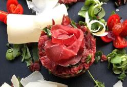 La bresaola rende felici... più del cioccolato