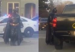 Si presenta sulla scena del crimine vestito da Batman: "Posso aiutare?"