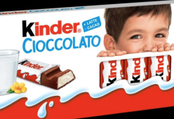 Kinder Cioccolato cambia testimonial: sulle confezioni c’è un nuovo bimbo