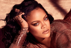 Rihanna, ecco i video dell'esibizione a sorpresa durante la presentazione della sua linea di trucchi