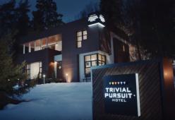 Apre l'Hotel Trivial Pursuit: rispondi correttamente e non paghi
