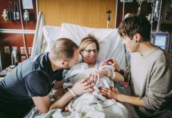 Nebraska, partorisce a 61 anni per il figlio gay