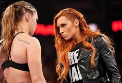 Becky la rossa, la wrestler che manda in delirio i fan