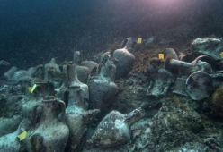 Grecia, trovato relitto con 3500 anfore: sarà possibile visitarlo