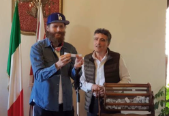 Jovanotti sposerà 17 coppie durante il suo tour: l’estrazione dei fortunati in diretta sui social