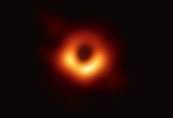 Com'è fatto un buco nero? Ecco la prima immagine della storia