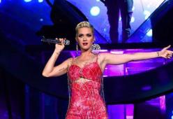 Katy Perry si presenta (a sorpresa) al Coachella