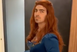 Joe Jonas si traveste da Sansa Stark in occasione del ritorno de Il Trono di Spade