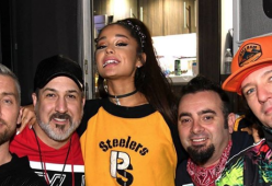 Al Coachella Ariana Grande ha ricordato Mac Miller con uno dei suoi look