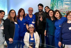 Lele Spedicato torna nell'ospedale dove è stato ricoverato: "Sono LORO i veri supereroi"