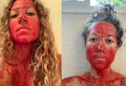 Si spalma il sangue mestruale sul viso ogni mese: ecco perché