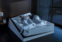 Questo letto rimette al proprio posto il partner, se invade il tuo spazio