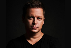 Il dj Adam Sky è morto per salvare un’amica