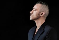 Eros Ramazzotti smentisce il flirt con Valentina Bilbao: "Sconcertato dalla piattezza del gossip"